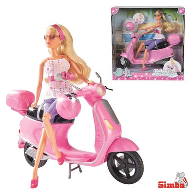 STEFFI LOVE-  CON SCOOTER